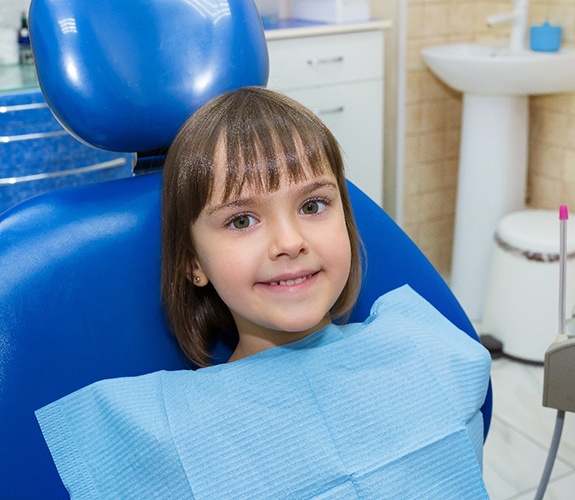 Girl visiting orthodontist for Phase 1 treatment in South Elgin, IL